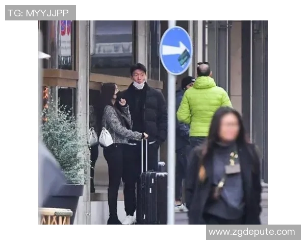 足球明星与女友甜蜜恋情揭秘背后的故事与感人瞬间