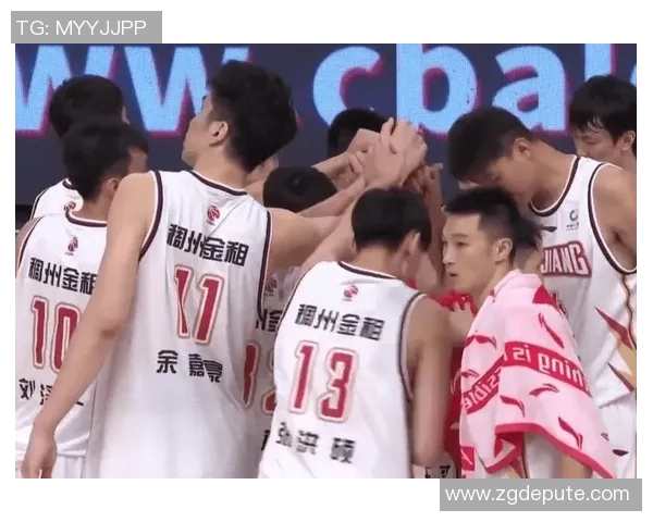 重庆篮球队以59分领跑杯赛积分榜展现强劲实力和竞争优势